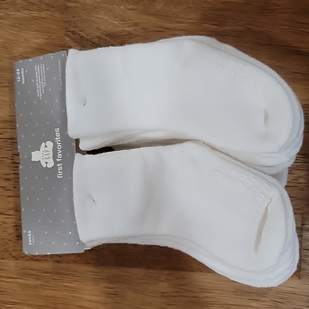 New Baby Gap socks